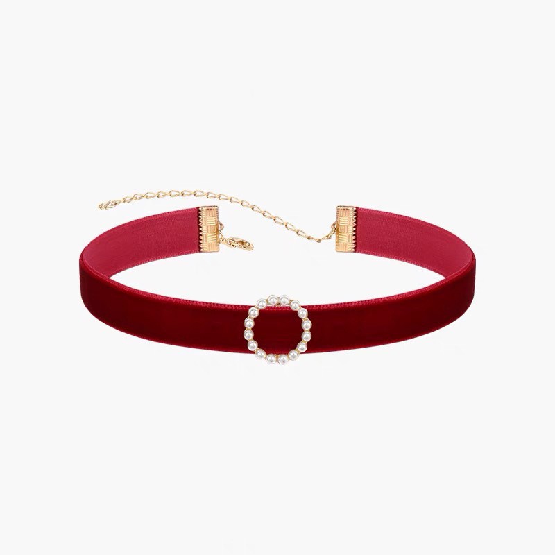 N324  Pearl Circle Velvet Collar